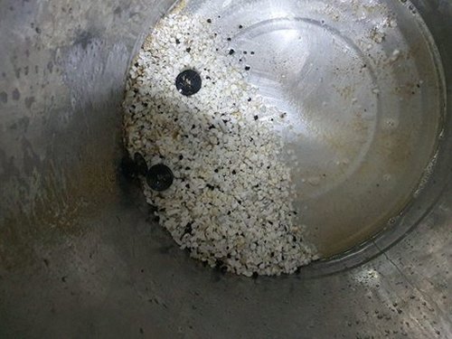 양주 하수구막힘 배수구 점검 과정을 설명하는 작업 장면